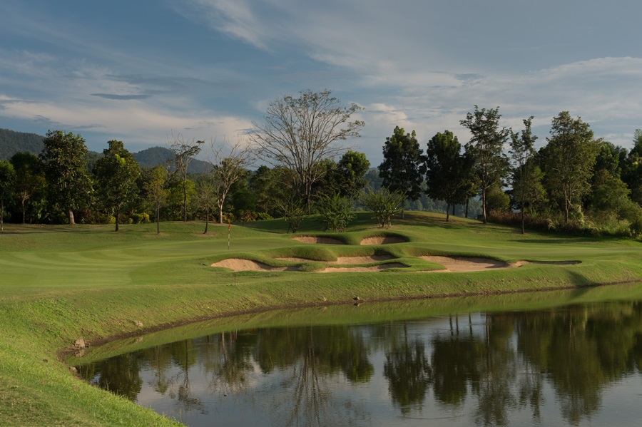 Hole 10, par 4, 441 yards. November 20, 2012. Chiangmai Highlands Golf and Spa Resort, 167 Moo 2, Tambol On-Nuar, King Amphur, Chiangmai, Thailand. Mandatory credit: Richard Castka/Sportpixgolf.com
**Publishers please note: This image may only be used in the editorial promotion of Chiangmai Highlands Golf and Spa Resort, and must be captioned as such. It may not be used as "stock" or for any other purpose. Failure to provide the required photo credit will result in an invoice being issued to you**